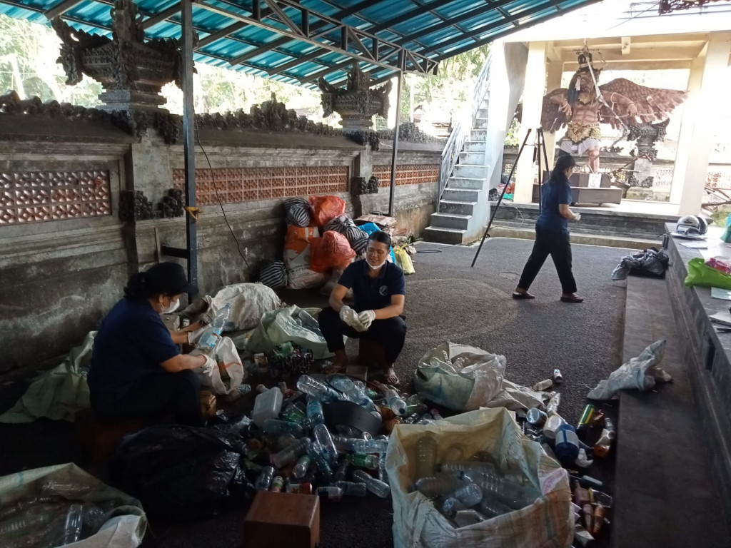 Pelaksanaan Kegiatan Bank Sampah Mangu Srikandi Desa Sembung Bulan Juli Tahun 2025
